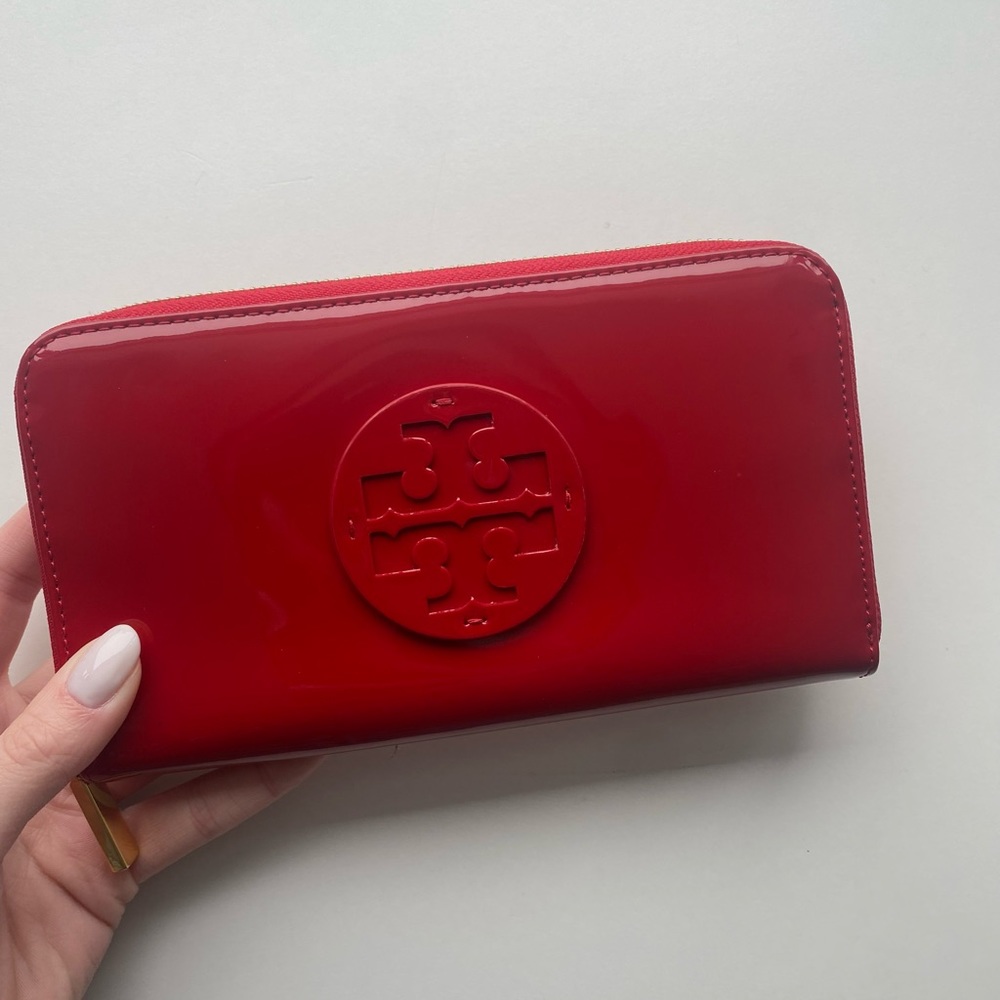 TORY BURCH patent leather wallet